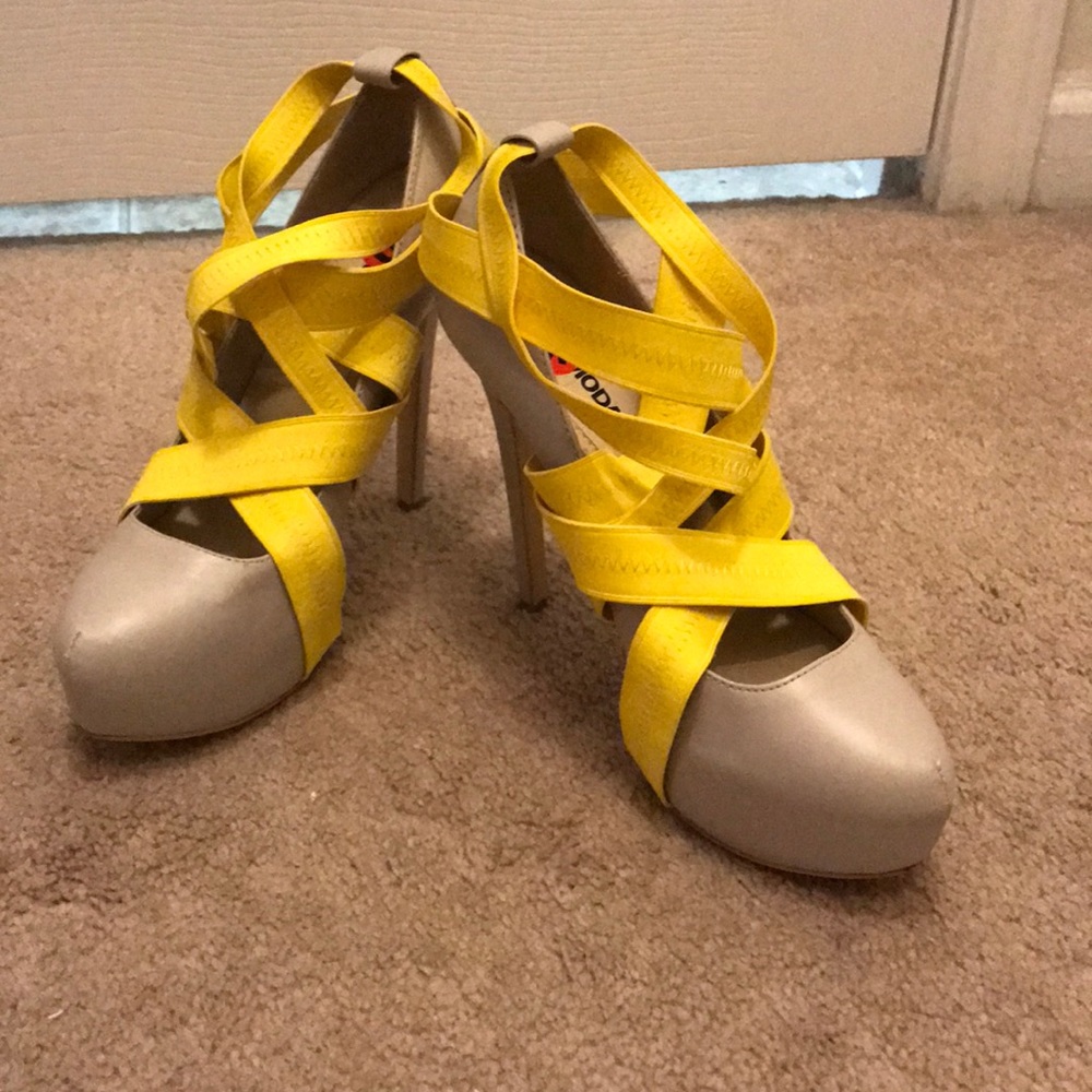 Club mods heels yellow and grey